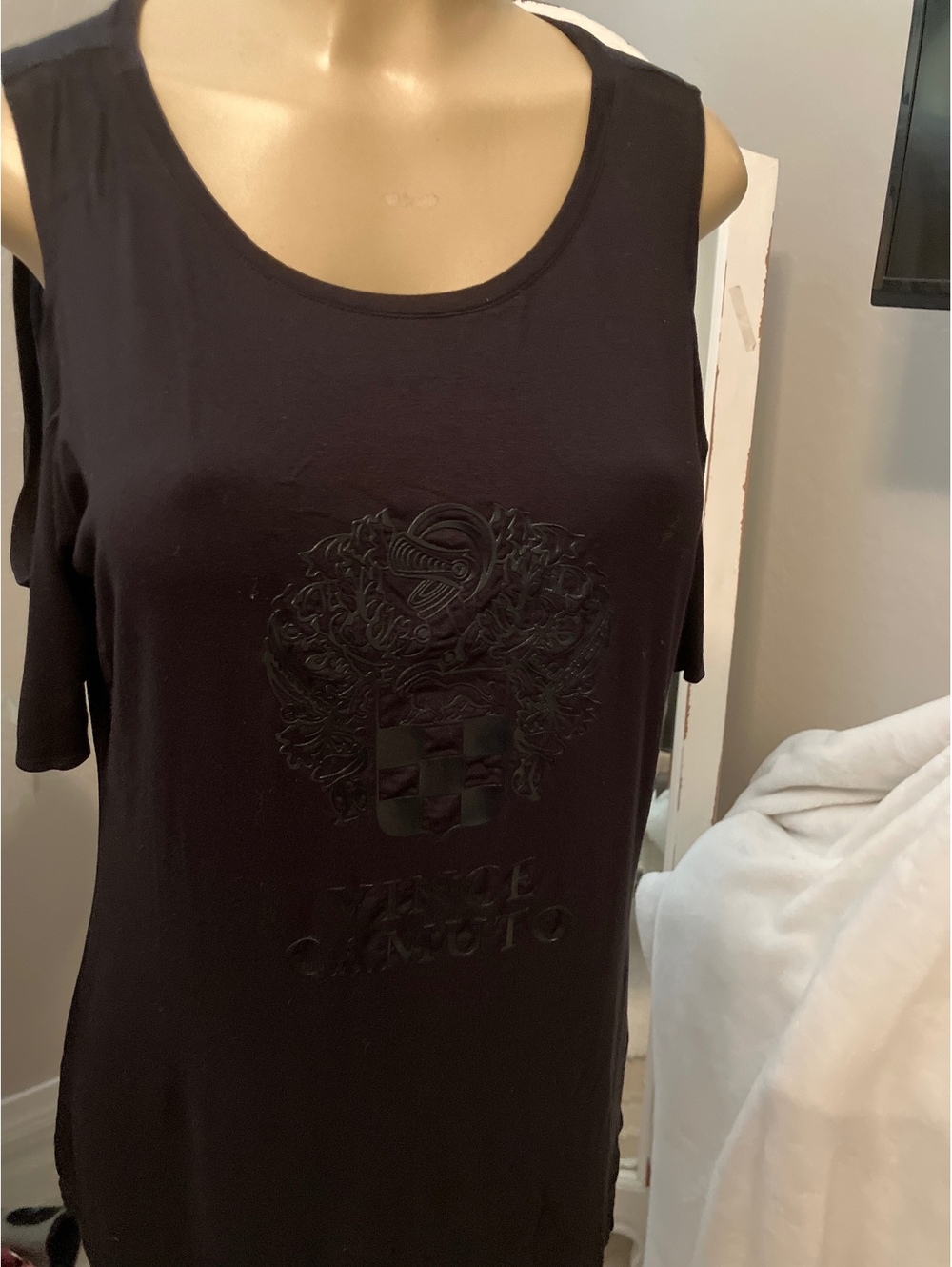 P/L Vince Camuto Black Cold Shoulder Long Sleeve T-Shirt
